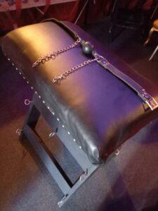 bdsm strafbokje