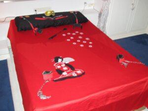 SM Hotel-kamer met rood dekbed
